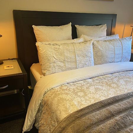 Sweet Magnolia 1 Or 2 Bedroom Suite St Kilda Cambridge With Complimentary Continental Breakfast Exterior photo