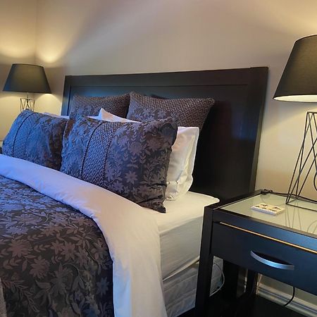 Sweet Magnolia 1 Or 2 Bedroom Suite St Kilda Cambridge With Complimentary Continental Breakfast Exterior photo