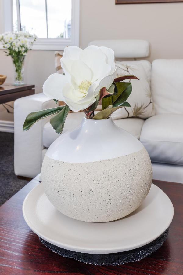 Sweet Magnolia 1 Or 2 Bedroom Suite St Kilda Cambridge With Complimentary Continental Breakfast Exterior photo