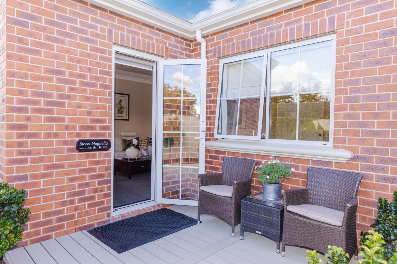 Sweet Magnolia 1 Or 2 Bedroom Suite St Kilda Cambridge With Complimentary Continental Breakfast Exterior photo
