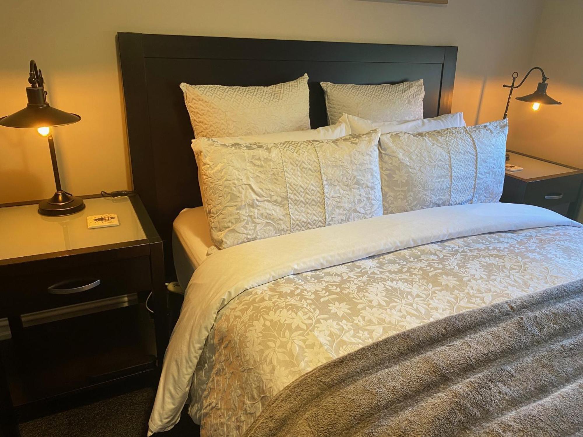 Sweet Magnolia 1 Or 2 Bedroom Suite St Kilda Cambridge With Complimentary Continental Breakfast Exterior photo