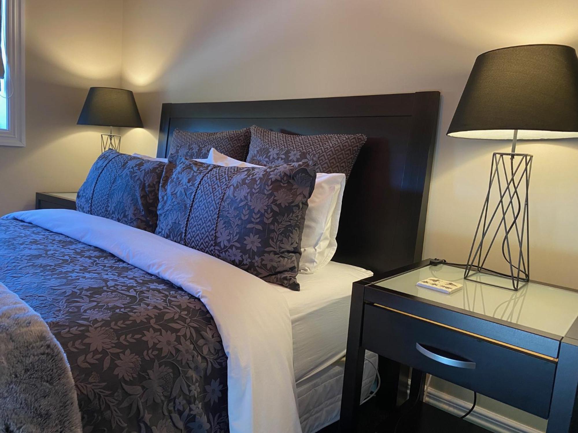 Sweet Magnolia 1 Or 2 Bedroom Suite St Kilda Cambridge With Complimentary Continental Breakfast Exterior photo